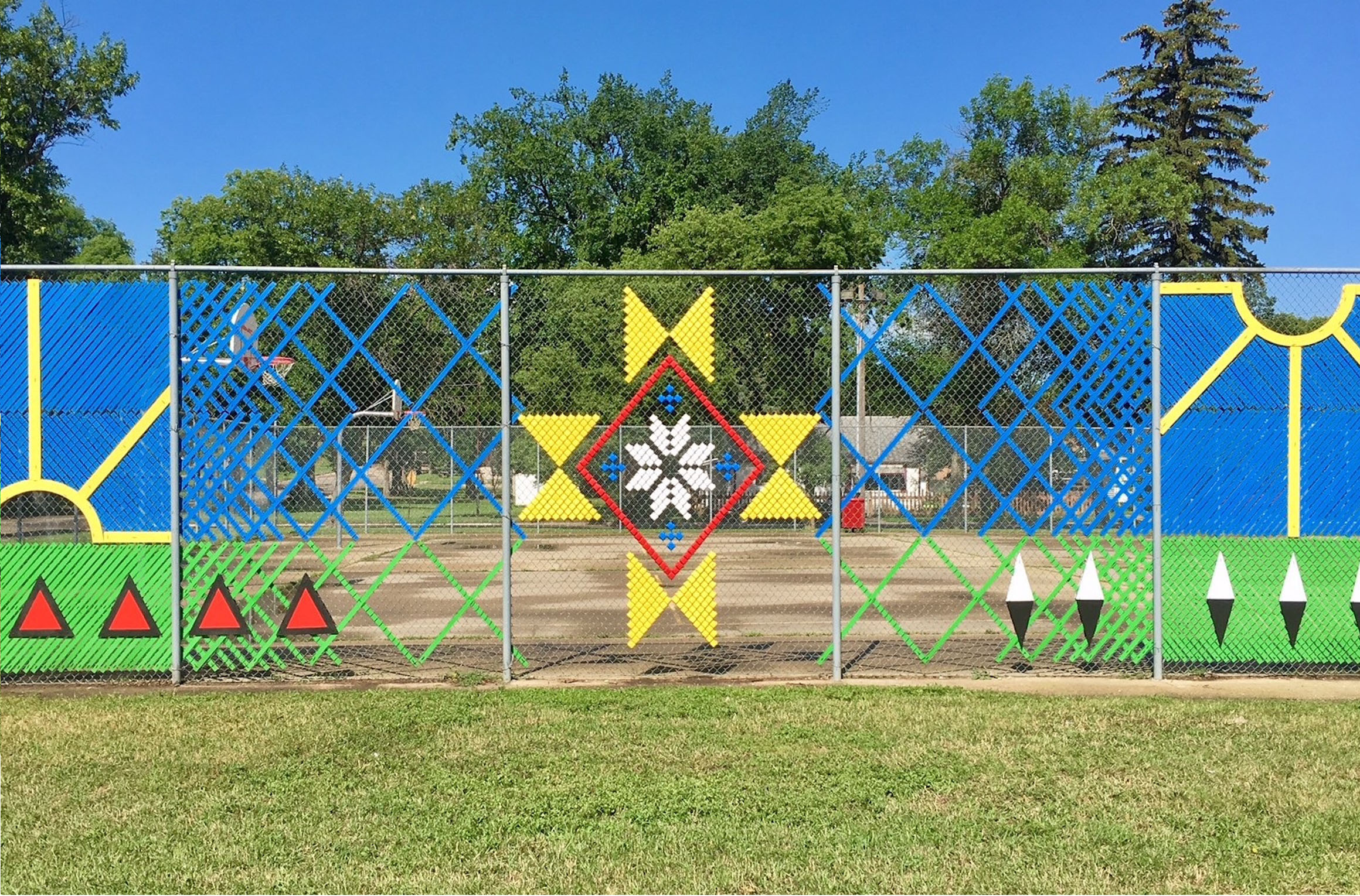 Markus Tracy after completing his BFA and MFA, emerged as an multidisciplinary artist fence mural